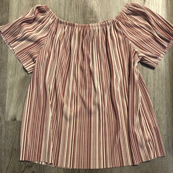 Striped top, off the shoulder - Picture 2 of 4